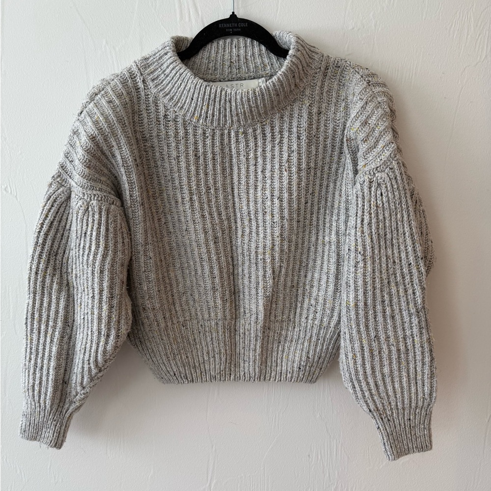 ASTR! Super cute and comfy textured crop sweater (S) (LIKE NEW) (GRAY)